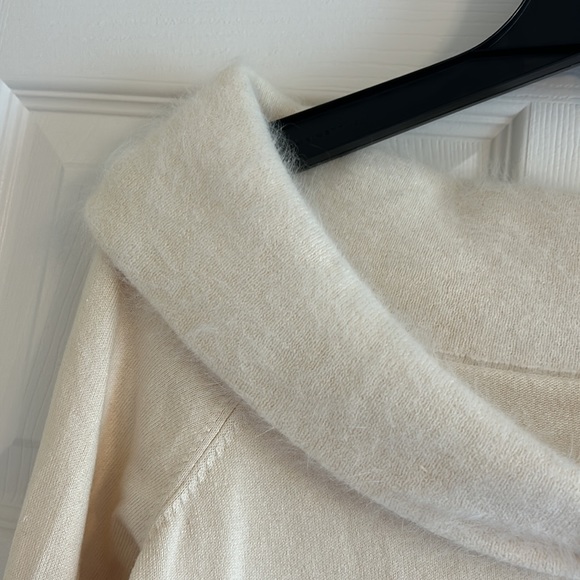 Ann Taylor silk and cashmere blend long sleeve cream size large sweater - Picture 5 of 7